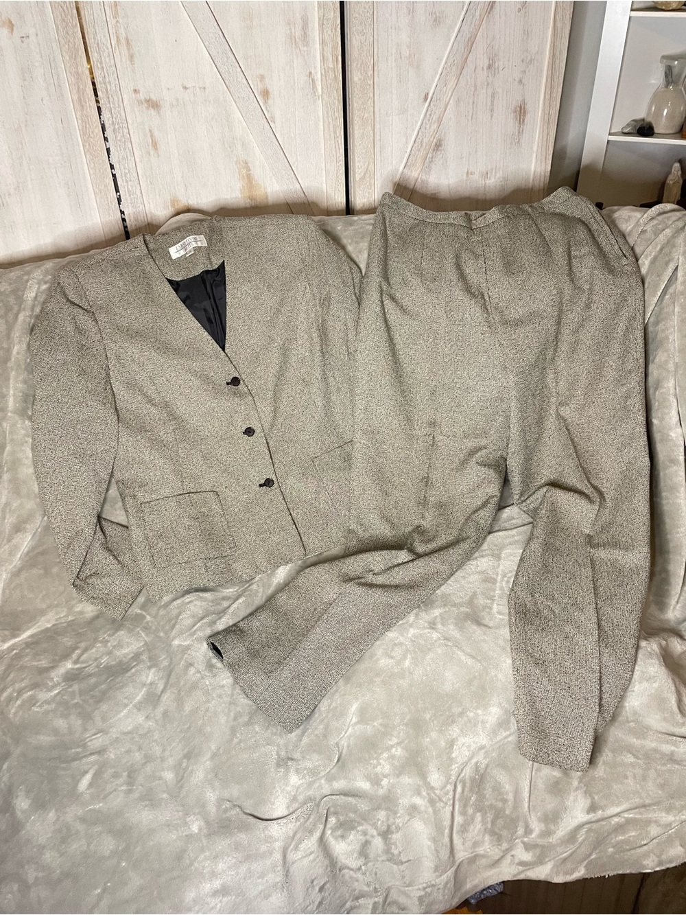 Larry Levine Gray Tweed Blazer and Pants Set